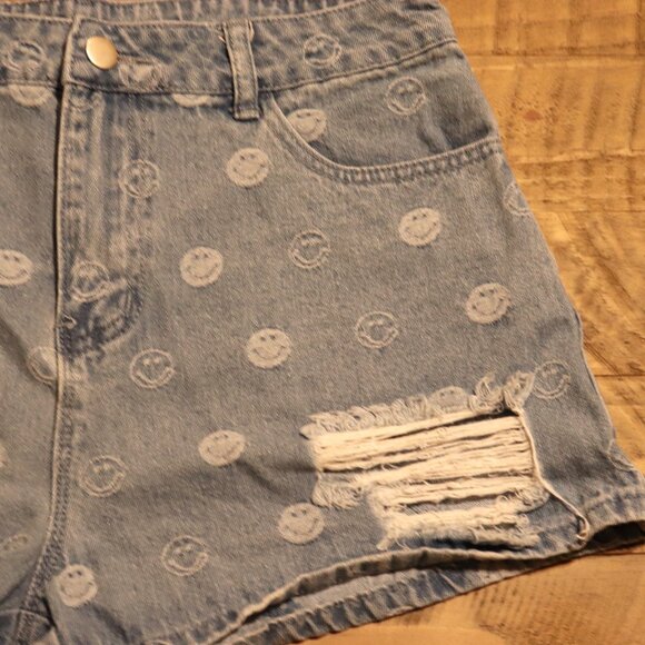 LE LIS | Distressed Smiley Face Denim Shorts - Picture 3 of 9